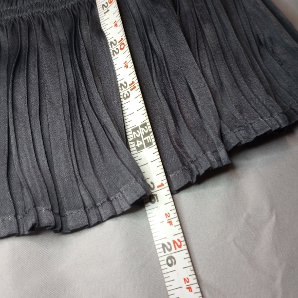 Tahari Sleek Ruffled Charcoal Blouse Ruched Smocked Waist Flattering Top Satin S - Picture 5 of 5